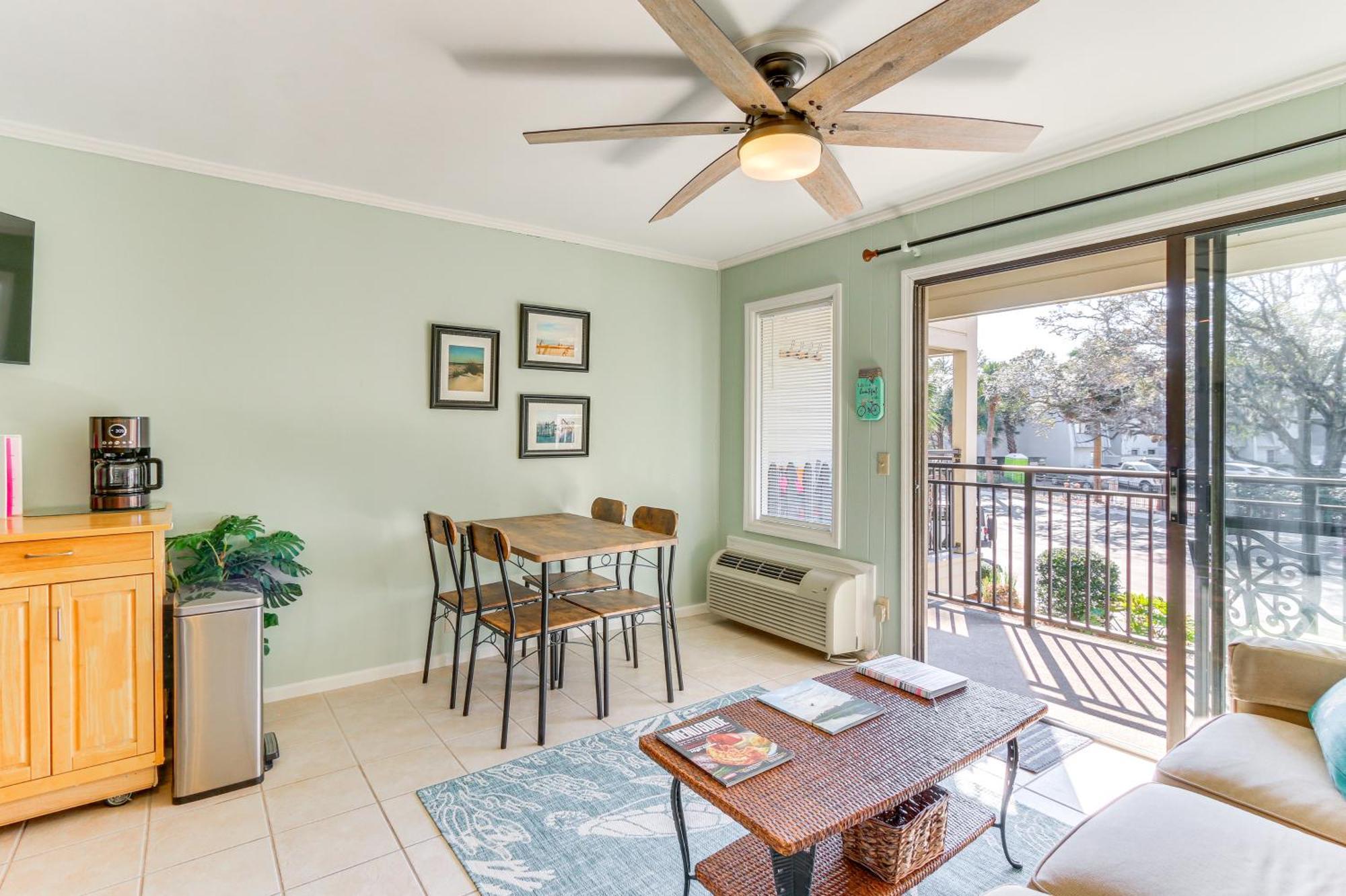 Coastal With Pool And Direct Access!