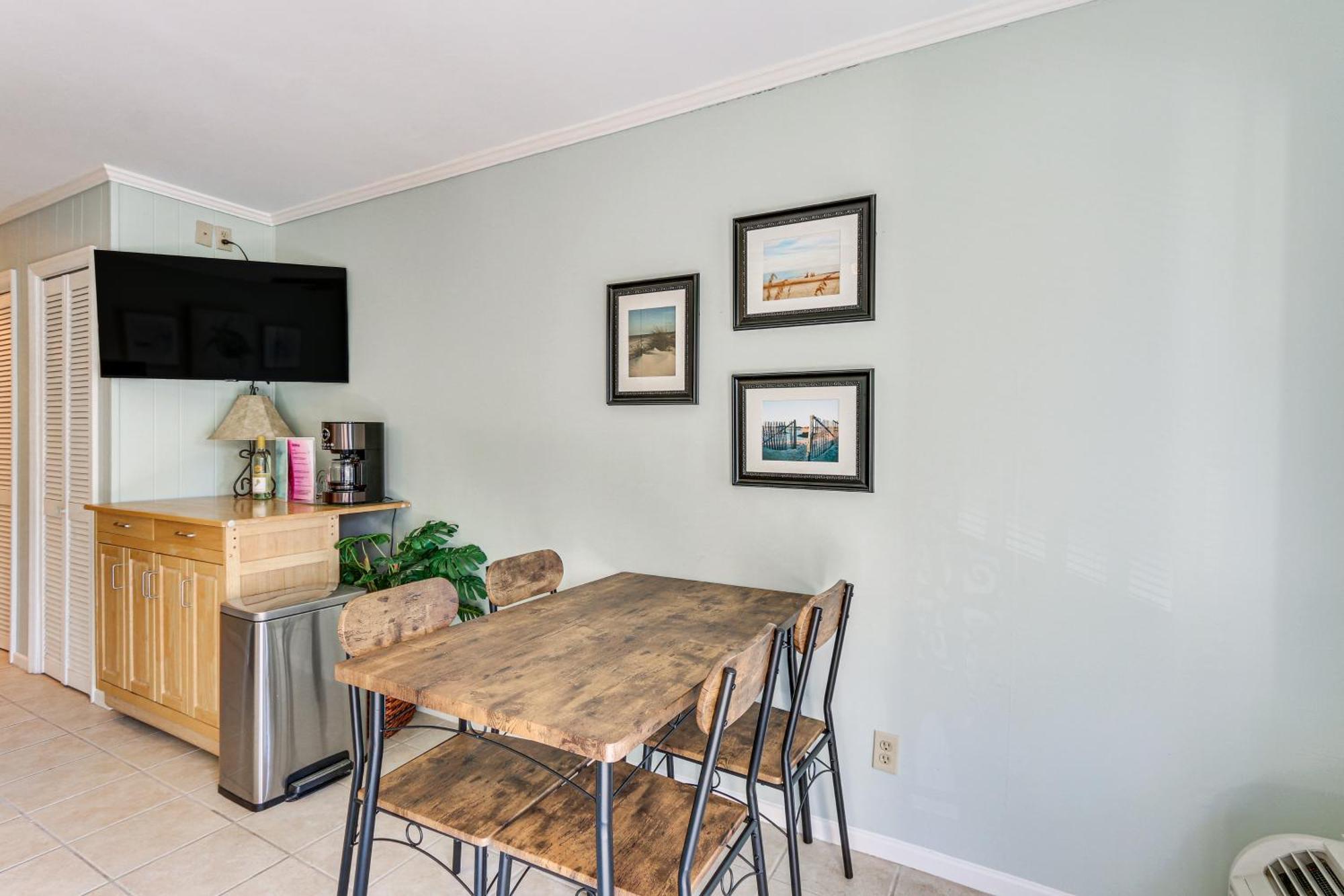 Coastal With Pool And Direct Access! *