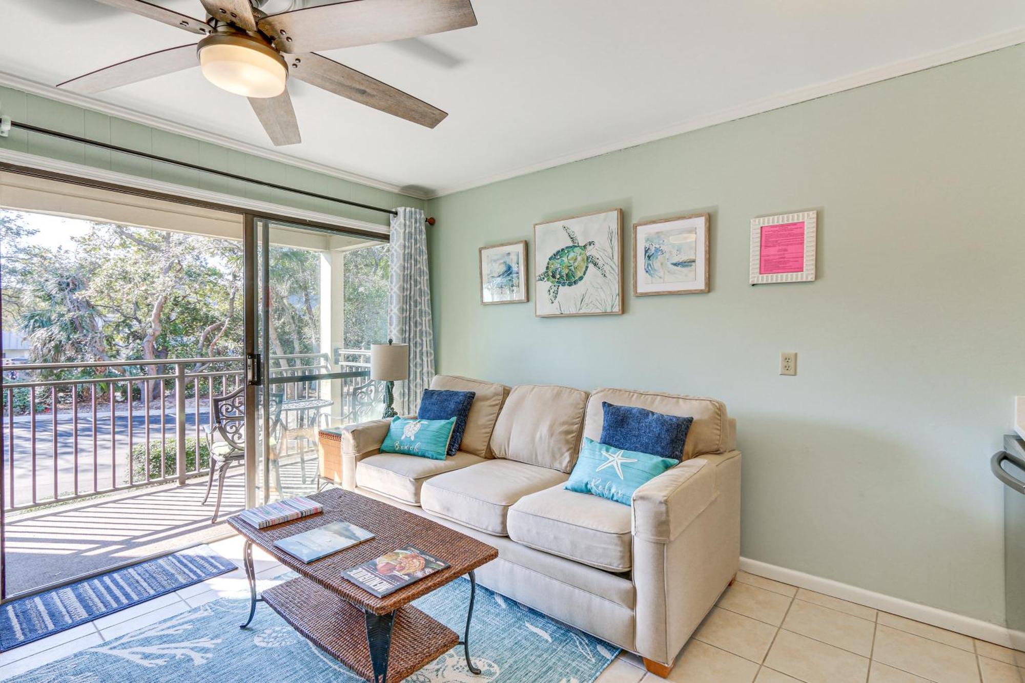 Coastal With Pool And Direct Access! Apartment